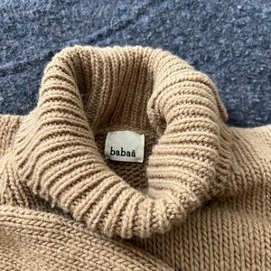 BABAA NO. 17 Wool turtleneck, oversized, color arcilla
